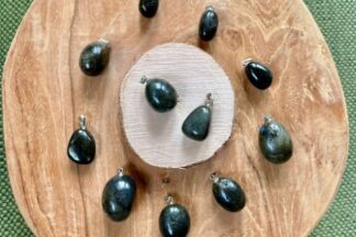 Labradoriet hanger met oogje