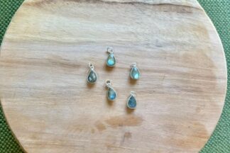 Hangers druppel labradoriet